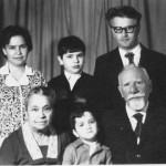 1971 - С женой, сыновьями и родителями жены Саррой и Цодиком